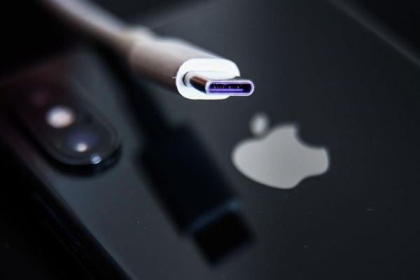 <br />
							Минг-Чи Куо: iPhone 15 перейдут на USB-C с более быстрой зарядкой, но она будет работать только с сертифицированными кабелями<br />
						